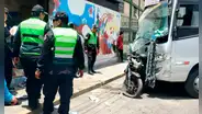 Conductor de combi choca contra pared de colegio, en medio del impacto un docente falleció