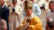 El papa León XIV celebró su primera misa de Navidad en el Vaticano y envió un mensaje de "caridad y esperanza"