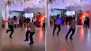 Joven reta a su padre a un duelo de baile en plena fiesta de promoción y en redes bromean: “Perdieron los dos”