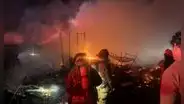 Voraz incendio reduce a cenizas al menos 10 viviendas reconstruidas en el Callao