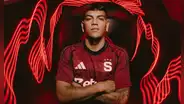 Joao Grimaldo seguirá en Europa: histórico club confirma su fichaje tras brillar con la selección peruana