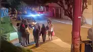 Encuentran a un hombre sin vida sentado frente a estadio en Arequipa: Policía investiga si se trataría de un homicidio