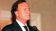 Fiscalía de España archiva denuncias de abuso contra Julio Iglesias por parte de sus 2 exempleadas