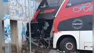 Puno: un fallecido y doce heridos tras colisión de bus contra vivienda urbana