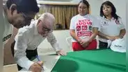 Alfonso López Chau firma demanda ante el TC para derogar el decreto que privatiza Petroperú