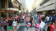 Pobreza y sueldos bajos persisten entre los cuatro principales problemas de los peruanos