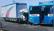 Choque entre camión de carga y bus de transporte público El Chino en la Panamericana Norte dejó un muerto