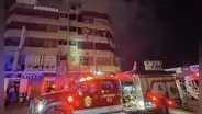 Juliaca: bomberos combaten incendio en quinto piso con sogas y reclaman camión con escalera