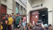 Contraloría interviene sedes de la Reniec ante caída del sistema y largas colas de usuarios