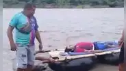 Pacientes son trasladados en balsas improvisadas para recibir atención médica tras crecida del río en Piura
