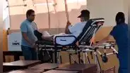 Hombre llegó en camilla a votar en Ica: ONPE le negó exoneración de la multa pese a fractura