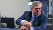 Procuraduría solicita acceso a llamadas y mensajes de Corvetto por contratación de transporte electoral