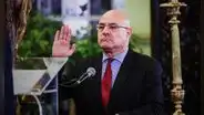 Ministro de Defensa presenta su renuncia en medio de controversial compra de aviones estadounidenses