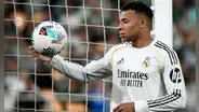 Real Madrid vuelve a tropezar y le deja servida LaLiga a Barcelona: empató 1-1 en su visita a Betis