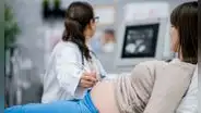 Perú alcanza mínimo histórico de fecundidad: mujeres postergan la maternidad y marcan un cambio en toda una generación