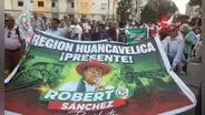 Simpatizantes de Juntos por el Perú realizan plantón frente al JNE para protestar contra la narrativa del fraude