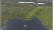 Arqueólogos descubren en Escocia una isla artificial del Neolítico de 5000 años oculta en un lago: más antigua que Stonehenge