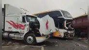 Un bus interprovincial y dos camiones de carga chocan en plena Panamericana Norte, a la altura de Chancay: tráiler intentó dar vuelta en U