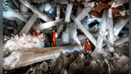 Obreros querían excavar un nuevo túnel, pero descubrieron una cueva de cristales de hasta 11 metros en un desierto en América Latina