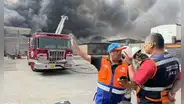 Gigantesco incendio afecta almacén cerca de grifo en Ate Vitarte: más de 20 unidades atienden la emergencia