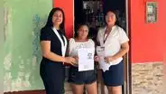 Jueza de Tumbes entrega personalmente depósitos judiciales a madres de familia en Zarumilla