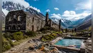 El hotel abandonado a 24 km del accidente de 'La sociedad de la nieve' que hoy es refugio para visitantes del memorial en los Andes