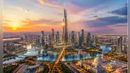 Construyen desde cero una ciudad futurista en el desierto con rascacielos de casi 400 metros, un río verde y barrios inteligentes