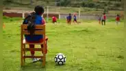 En lo que dura un partido de fútbol, 8 niñas sufren violencia en Perú: iniciativa busca prevenirla desde el deporte