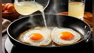 ¿Quieres huevos fritos perfectos? Olvida el aceite y usa este ingrediente secreto para potenciar su sabor