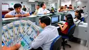 Trabajadores CAS no recibirían gratificación completa este julio: proyecto plantea aumento gradual hasta 2030 ¿cuánto recibirían este año?