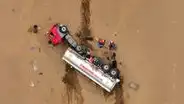 Pasamayo: camión cisterna con combustible cae a abismo de 100 metros tras choque con tráiler