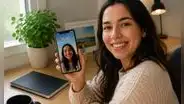 Autoestima, identidad o costumbre: esto dice la psicología sobre usar tu propia foto como fondo de pantalla