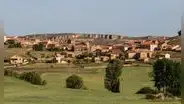El pueblo de España que busca vecinos: ofrece vivienda gratuita, empleo fijo y beneficios adicionales para familias con hijos