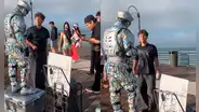 Robotín explota e insulta a jóvenes tiktokers en Estados Unidos que arruinaron su trabajo