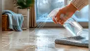 Por qué los expertos recomiendan usar vinagre en el piso en invierno: un truco casero económico y muy efectivo