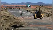 Gobierno de Bolivia desbloquea las carreteras después de más de 50 días de protestas, pero el estado de excepción continúa