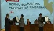 Norma Yarrow rechaza foto con Burneo en entrega de credenciales y asistentes la critican: "Malcriada, más respeto"