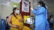 Vacuna contra el VSR en gestantes: piden ampliar su aplicación contra el virus que más hospitaliza a bebés