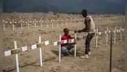 Más de 150 cuerpos sin identificar fueron enterrados tras los terremotos que dejan más de 3.500 muertos en Venezuela