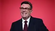 Andy Burnham será el nuevo primer ministro del Reino Unido tras asumir el liderazgo del Partido Laborista