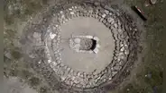 Arqueólogos descubren una tumba monumetal de la Edad de Bronce con armas y un caballo usado en un ritual