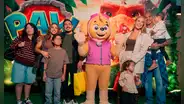 Paolo Guerrero y Ana Paula Consorte sorprenden al reaparecer juntos en la primera función de ‘Paw Patrol: La Dino Película’ en Latinoamérica
