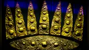 Arqueólogos descubren tumbas de 3.000 años de antiguedad repletas de gemas y diademas de oro