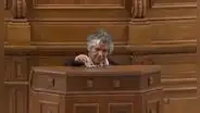 Serafín Andrés Luján de Juntos por el Perú es el único senador que no mostró su voto durante la elección