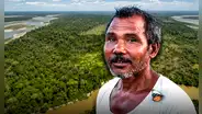 Plantó árboles durante 40 años en un terreno desolado y creó un bosque casi 6 veces más grande que el Parque de las Leyendas