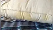¿Tu almohada tiene manchas amarillas? El sencillo truco casero para dejarlas como nuevas