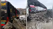 Arequipa: rocas caen sobre vehículos y pasajeros quedan varados por lluvias intensas y deslizamientos