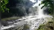 Geólogos investigan un río de este país de América Latina que alcanza los 99°C: el volcán más cercano está a más de 700 kilometros