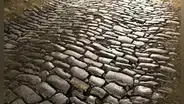 Arqueólogos descubren una calzada romana de 2.000 años de antigüedad que se escondía bajo una autopista en Alemania