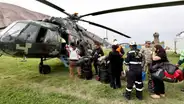 Puente aéreo de las Fuerzas Armadas permite evacuar a más de 650 personas en Arequipa